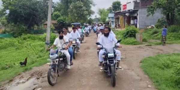 Saraikela: JLKM leader Tarun Mahato received a grand welcome in Amda village, villagers raised the issue of water, road and employment
