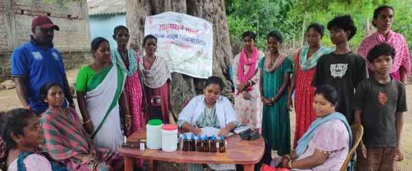 Chaibasa: Ayush department organised free health camps in remote villages, 181 villagers were examined.