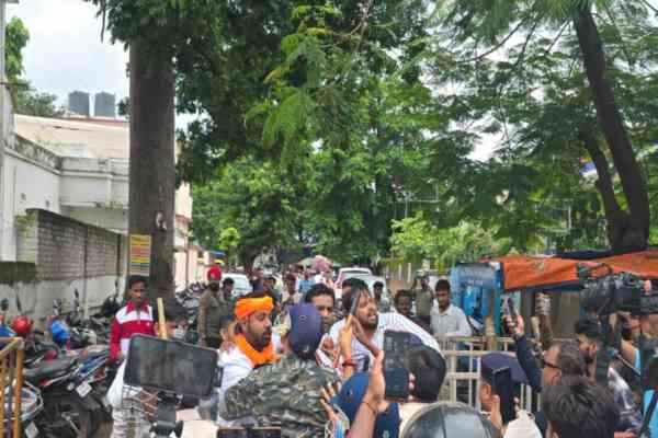भाजपा कार्यालय घेराव