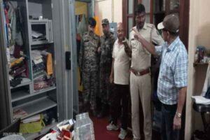 DVC अस्पताल के DGM हेल्थ दंपत्ति के बंद आवास का ताला तोड़ 15 लाख की चोरी