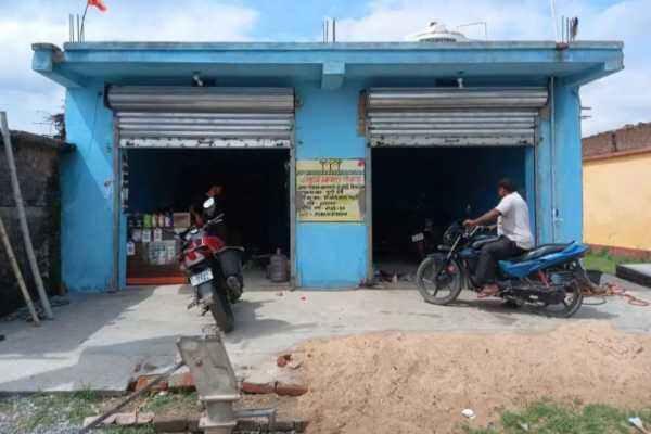 सरकारी घर में खुला बाइक गैराज, DDC ने दिए जांच के निर्देश
