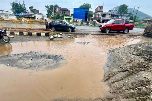 भारी बारिश ने खोली NHAI की तैयारियों की पोल, जलजमाव और टूटी सड़क से हजारीबाग बेहाल