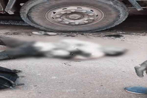 बाइक सवार को हाइवा ने कुचला