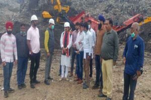 केंद्रीय राज्य मंत्री ने देखा बायोगैस