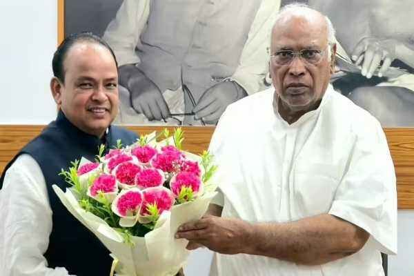 मल्लिकार्जुन खड़गे से मिले डॉ. इरफान अंसारी