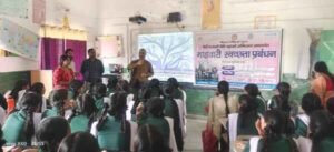 कस्तूरबा गांधी बालिका विद्यालय कोडरमा में किशोरियों को माहवारी स्वच्छता एवं बाल अधिकारों के प्रति किया गया जागरूक