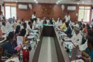 पलामू जिला परिषद की बैठक में अधिकारियों की अनुपस्थिति पर भड़के वित्त मंत्री राधाकृष्ण किशोर