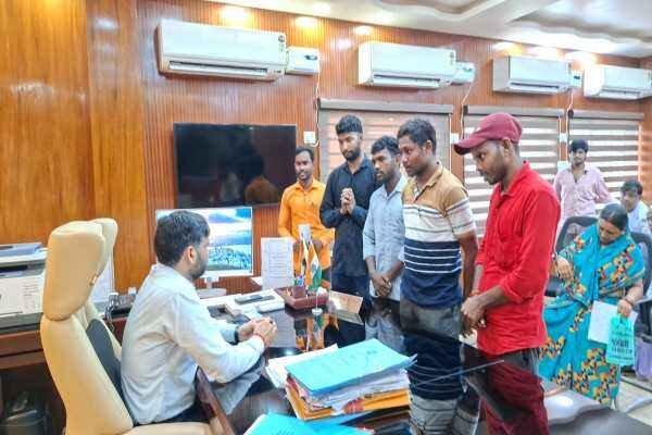 जनता दरबार में उपायुक्त ने सुनीं 45 से अधिक लोगों की शिकायतें