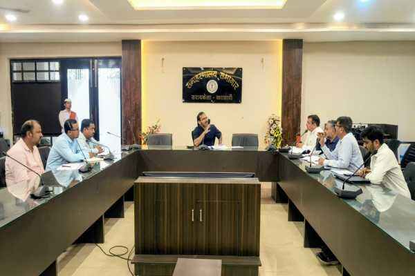 पेयजल योजनाओं की DC ने की समीक्षा
