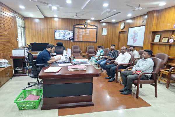साप्ताहिक जनता दरबार में DC ने सुनी जनसमस्याएं