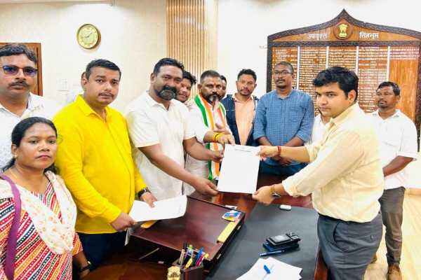 चाईबासा में कांग्रेस का धरना-प्रदर्शन