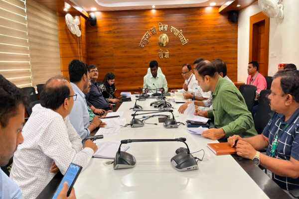 रांची की विकास परियोजनाओं की DC ने की समीक्षा