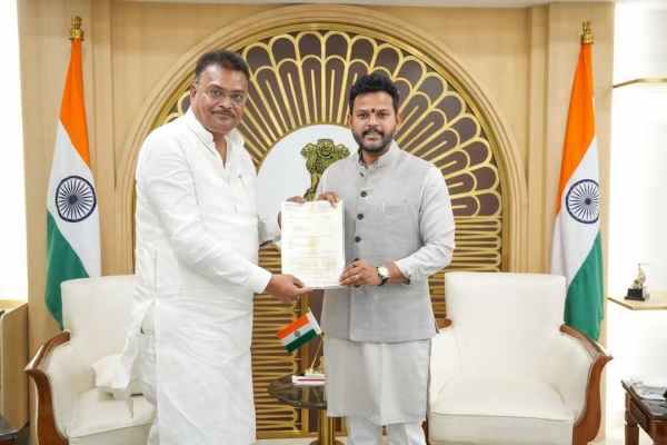 सांसद मनीष जायसवाल
