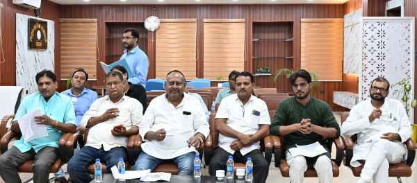 Bokaro: DC holds meeting with representatives of political parties regarding preparations for SIR election school