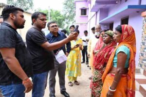 Bokaro: DC inspected MNREGA and housing schemes, KYC of dozens of beneficiaries completed