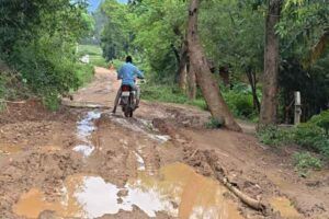 Saraikela: PMGSY road incomplete, deadline expired; complaint reaches PMO.