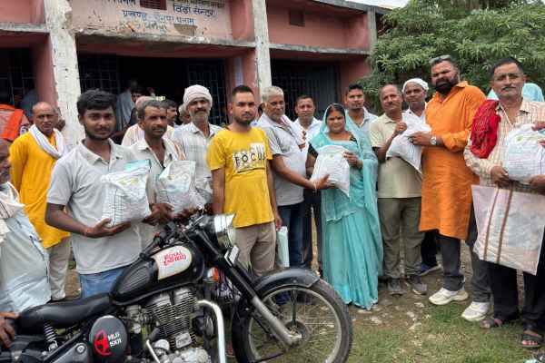 Palamu: Kharif crop seeds distributed, state government's emphasis on doubling farmers' income