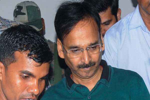 निलंबित IAS विनय चौबे