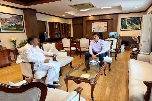 विस्थापितों के हक की लड़ाई दिल्ली तक