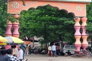 Koderma: Dhwajadhari Dham resounded with Har Har Mahadev, a wave of faith surged on the second Monday.