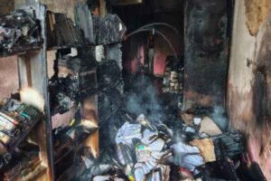 किताब की दुकान में लगी आग