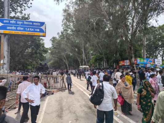 JPSC-JSSC agitation: Ranchi police maintain restraint amid violent protests, students chant "Long Live Ranchi Police." Read the minute-by-minute account of the events from the breaking of barricades to the march to the Assembly.