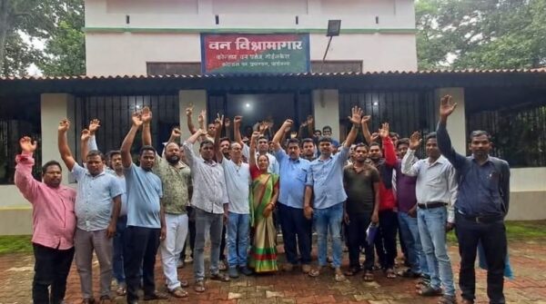 Chaibasa: JMM intensifies agitation against the Mines and Minerals (Amendment) Bill; mega sit-in protest in Goilkera on September 7.