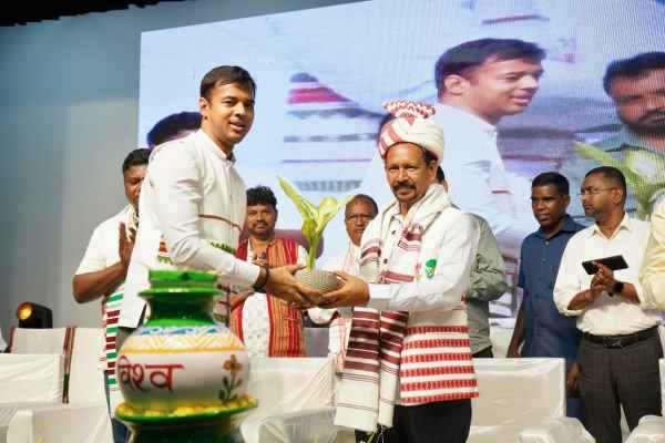 Chaibasa: Tribal culture, tradition, and a rich picture of development were seen at the Jharkhand Tribal Festival