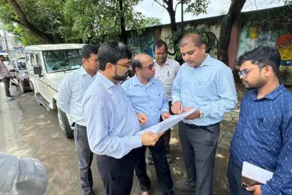 Ranchi: A model corridor will be built along the Harmu bypass flyover, but footpath construction has been halted.