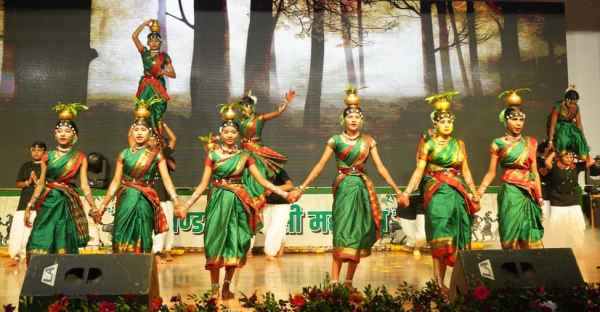 Chaibasa: Tribal culture, tradition, and a rich picture of development were seen at the Jharkhand Tribal Festival