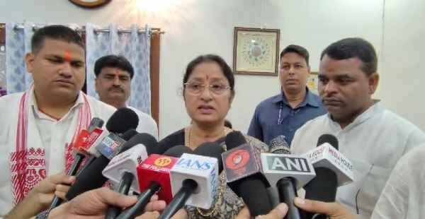 Union Minister Annapurna Devi, who arrived in Giridih, attacked the Hemant government, saying, "Listen to the demands of the students. If the system is not manageable, resign."