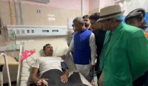 Ranchi: Babulal Marandi met the student sitting on hunger strike in Sadar Hospital, said- 'The officials involved in this case should be sentenced to life imprisonment'