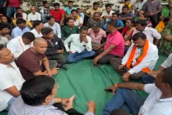 Ramgarh: Politics over compensation reignites after talks; dispute flares up as Amba Prasad claims ₹51 lakh following a settlement of ₹31 lakh.