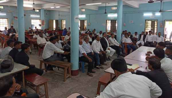 Bokaro: Tenughat Bar Association demanded implementation of security law, condemned the incident of assault on lawyers.