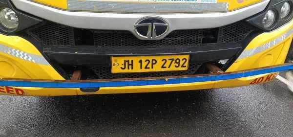 Koderma: School bus running without registration seized, driver did not have license