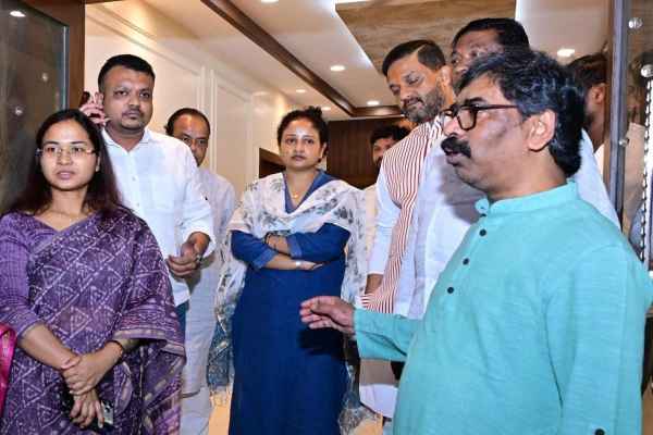 Congress leader Saurabh Agarwal met Chief Minister Hemant Soren following the decision taken in the interest of students.