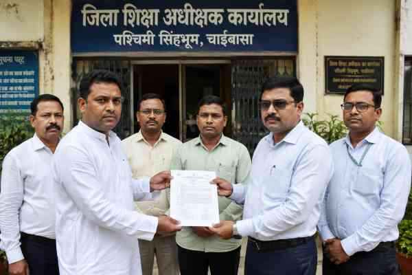 Demand for an inquiry into the West Singhbhum District Education Superintendent's office; Bairam Khan submits a memorandum to officials.