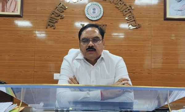 Gumla: The dilapidated ambulance system is a cause for concern; patients' lives are at risk due to the lack of timely service, and the Civil Surgeon has sought a report.