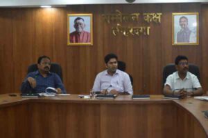 Lohardaga: Review of rural development, housing and social security schemes: DC directed to expedite pending works