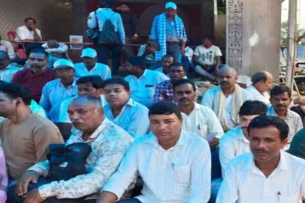Ranchi: Working on a 1500 honorarium for 10 years, Udyan Mitras begin indefinite strike demanding a pay hike