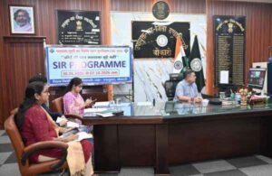 Bokaro: DC gave instructions for quick execution of complaints received in public dialogue