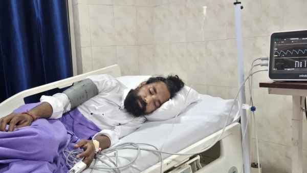 Ranchi: On the 16th day of his hunger strike, student leader Devendra Nath Mahto's blood pressure is 84/39; he is under medical observation at Sadar Hospital.