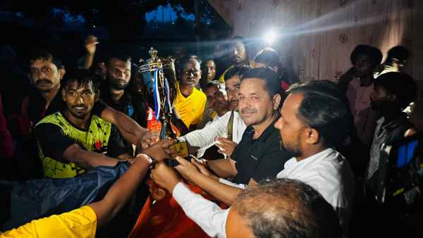 Hazaribagh: Not even rain could dampen the passion for football; Rakesh 11 won the title by defeating Bonga.