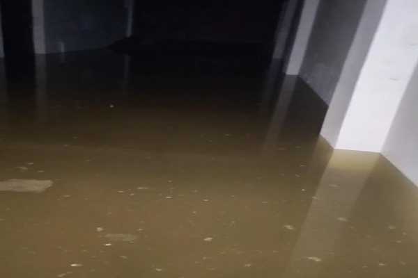 Filthy drain water entered the houses.