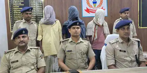 Pakur: Three accused arrested with illicit liquor, police action under 'Operation Jeevan'