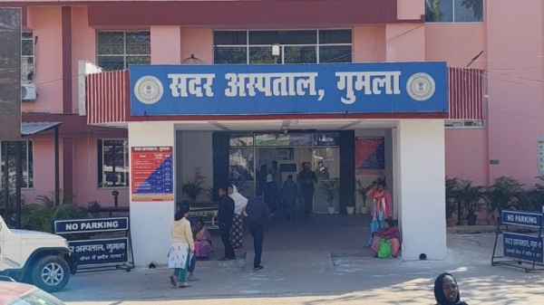 Gumla: The district's health system is at the mercy of God, with only 50 doctors managing the situation instead of 151.