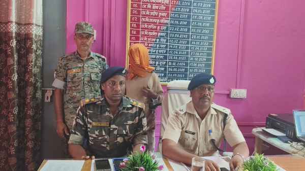 Chatra: Giddhaur police solve theft case; one accused apprehended with cash and goods.