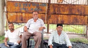 Bokaro: Hunger strike continues for the third day at Kanjikiro sub-station, demanding payment of pending honorarium