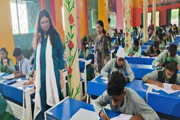 प्रोजेक्ट परख ओलंपियाड परीक्षा में शामिल विद्यार्थी