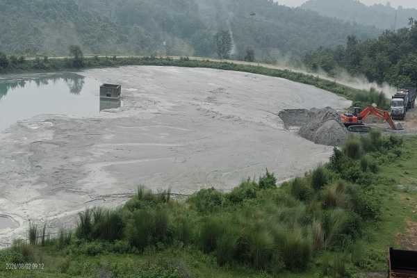 DVC बोकारो थर्मल के ऐश पॉन्ड में जमा छाई